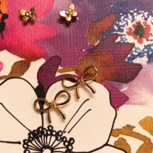 Two sets brand new sparkly earrings.